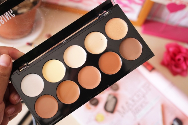 city-girl-vibe-x-essence-strobing-and-contouring-palette